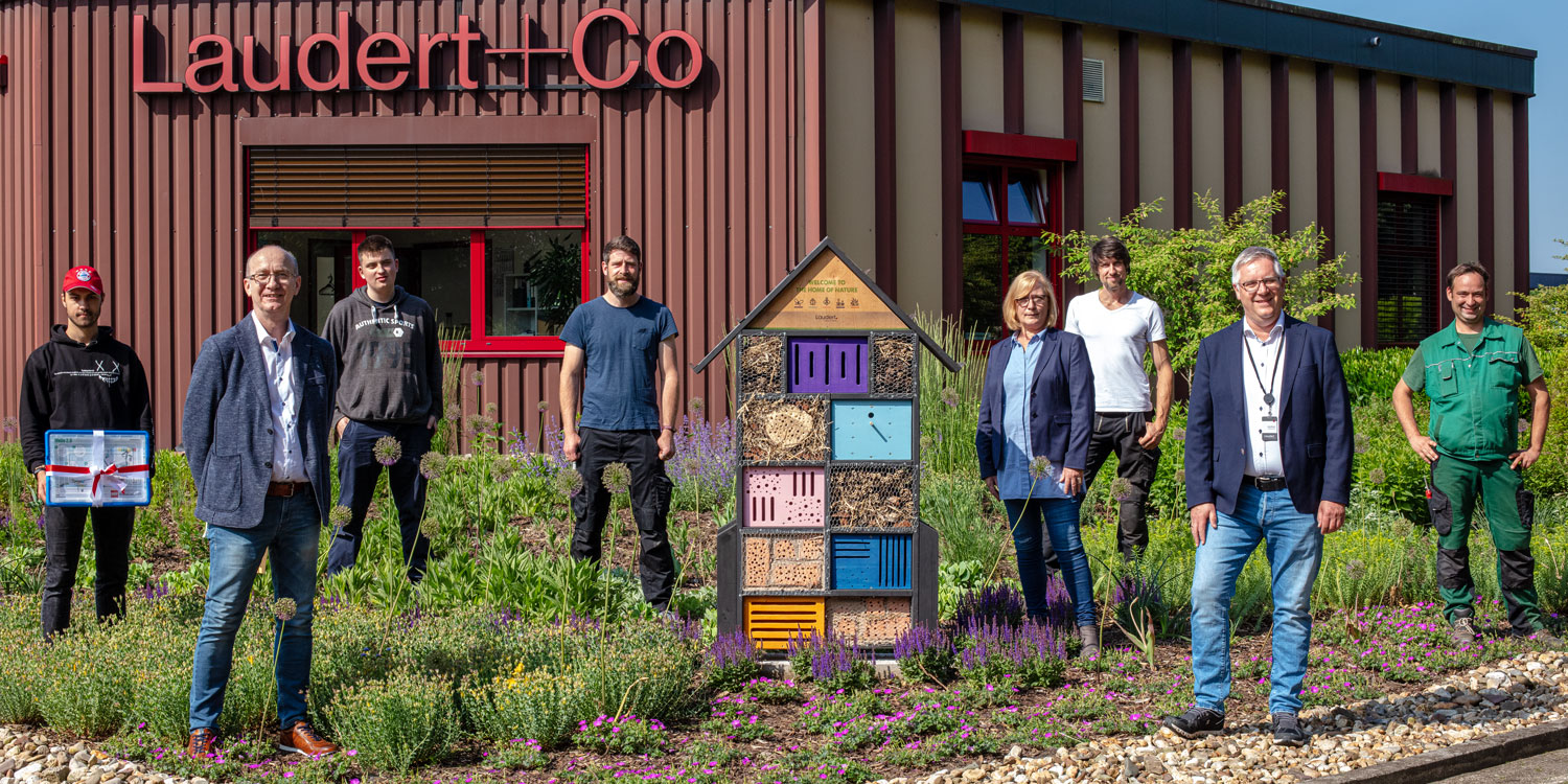 Laudert weiht Insektenhotel ein